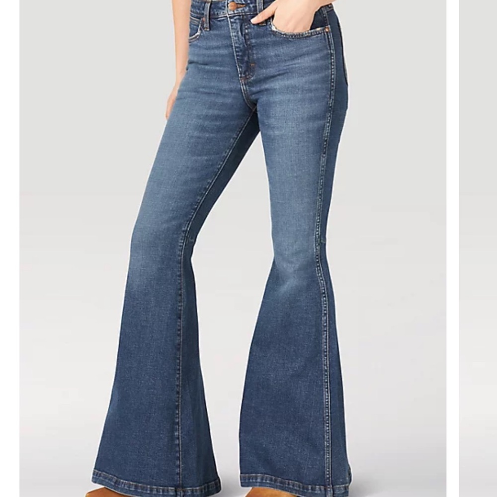 Wrangler Retro High-Rise Flare Jeans NWT